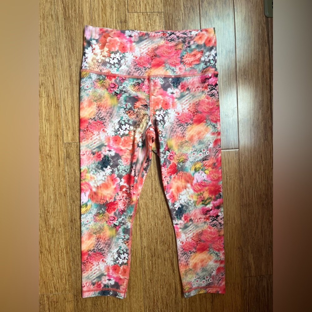 Athleta Elation Capri Pant size medium - Picture 2 of 4